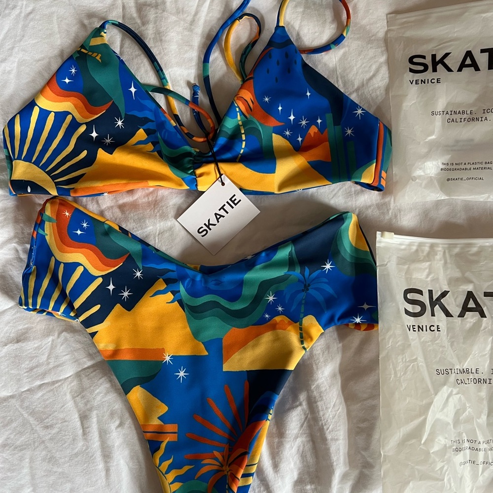 Skatie Betsy Top and Melly Bottom - Palermo Print